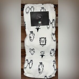 Cute 🥰 White & Black Halloween Ghost 👻 VELVET PLUSH THROW Blanket 50” x 70”